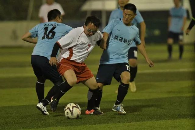 2026北京亦庄人形机器人半程马拉松举行排位赛